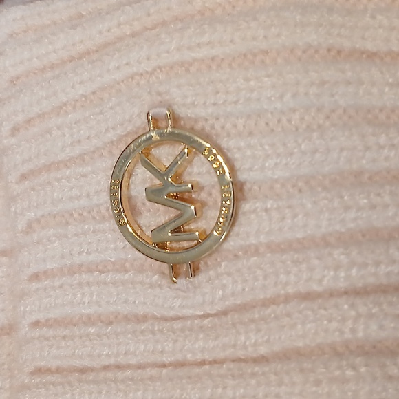 NWT Michael Kors woman's beanie - Picture 2 of 4